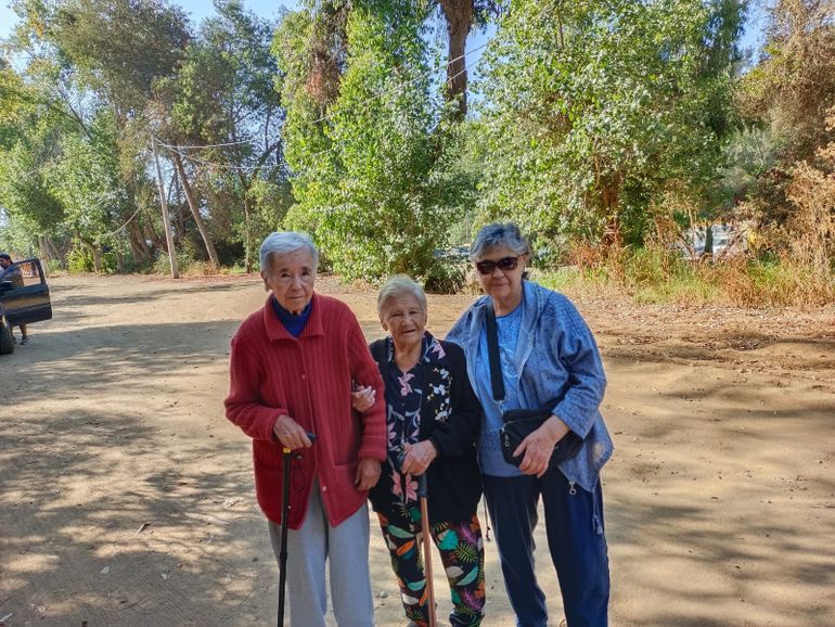Flor, Siria y Judith durante un paseo en Valparaiso. “’Acá me tienes en vivo y en directo’ fueron las palabras de mi mamá mientras lloraba emocionada
