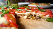 Cómo hacer una pizza rellena sin amasar: receta fácil y lista en 15 minutos Cómo hacer una pizza rellena sin amasar: receta fácil y lista en 15 minutos