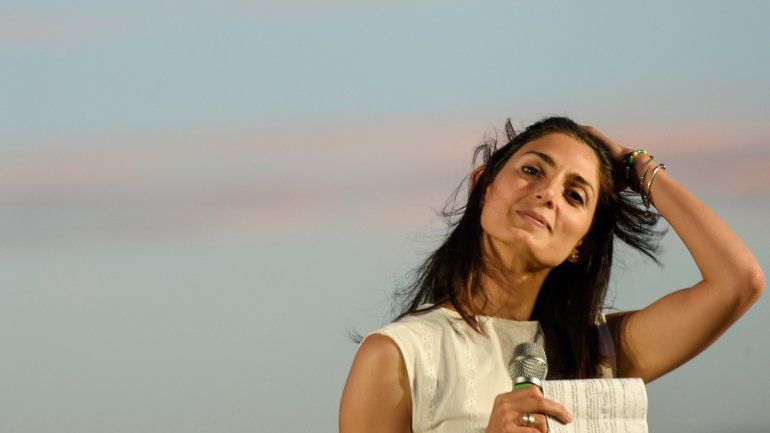 Virginia Raggi fue niñera y camarera