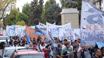 Las últimas marchas copncovadas por la CGT Neuquén. Las últimas marchas copncovadas por la CGT Neuquén.