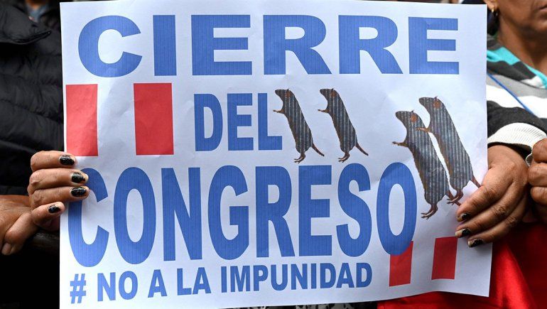 El presidente de Perú disolvió el congreso y llama a elecciones