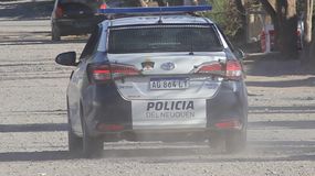 Ataque a tiros en Centenario: una mujer se salvó de milagro tras ser rozada por una bala