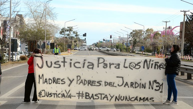 Familias del Jardín 31 enojadas con la Justicia. Familias del Jardín 31 enojadas con la Justicia. 
