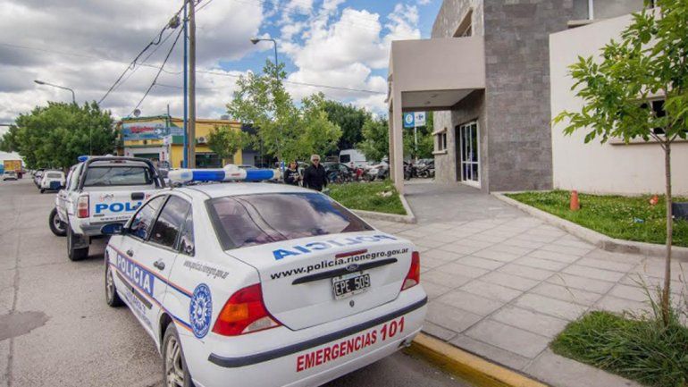 Policía encontró a su pareja con otro en la cama y terminaron a los tiros