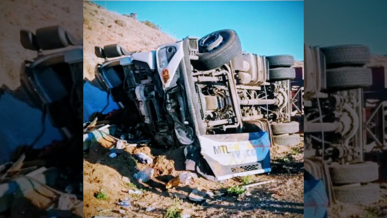 Dos vuelcos en menos de 48 horas en la Ruta  237: un camionero quedó atrapado