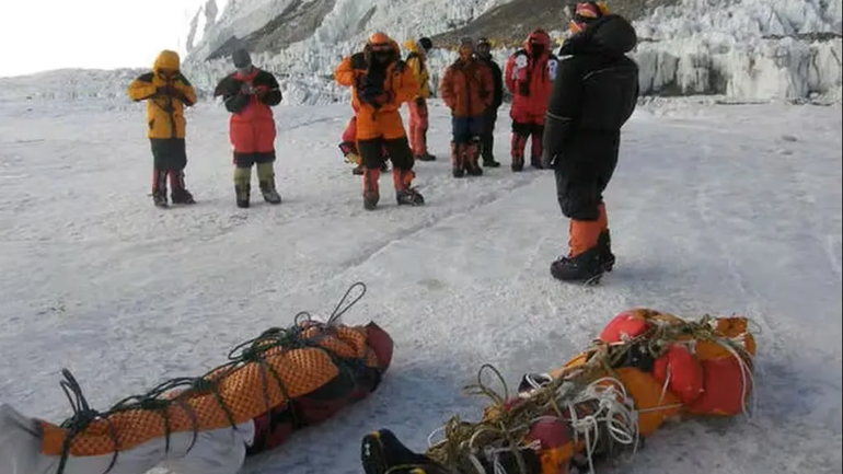 Dos de los cadáveres rescatados en el Everest.