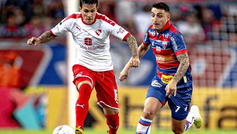 Bustos le dio la clasificación al Rojo con un gol agónico