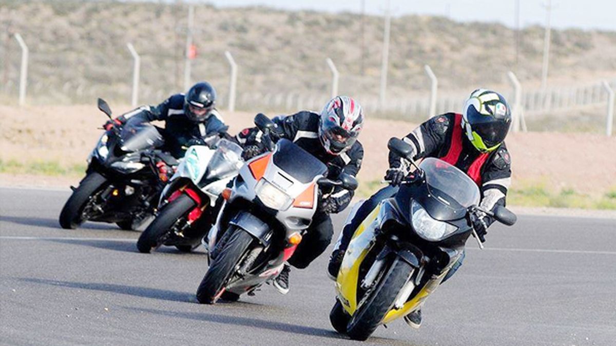 Las Motos De Velocidad Se Presentan En Centenario 7709