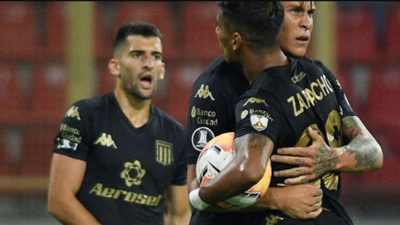 Racing lo dio vuelta y debutó con un triunfo clave