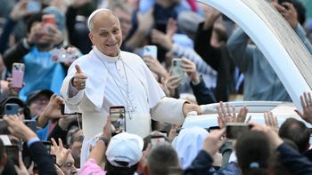 León XIV suspendió su visita a Asís por consejo médico, pese a la evolución favorable tras la cirugía de pulmón (Foto: AFP / Tiziana Fabi) León XIV suspendió su visita a Asís por consejo médico, pese a la evolución favorable tras la cirugía de pulmón (Foto: AFP / Tiziana Fabi)