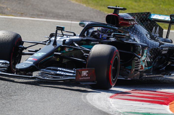 Lewis Hamilton consigui&oacute; su sexta pole position del a&ntilde;o y la n&uacute;mero 94 en la F&oacute;rmula 1. Adem&aacute;s
