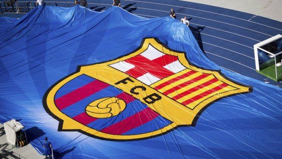 Barcelona hace un guiño a la comunidad LGBTI con su escudo.