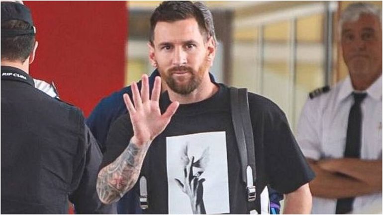 Cuál es el sticker mundialista que lleva Lionel Messi en su termo