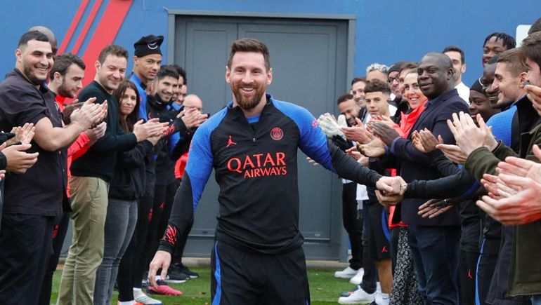 Video: el recibimiento del PSG a Messi en su vuelta a los entrenamientos