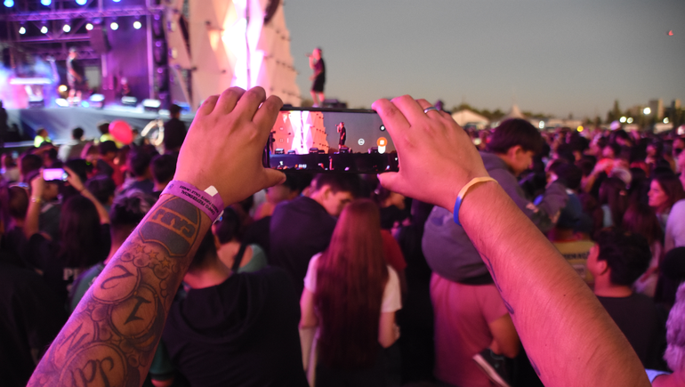 La T y la M hizo bailar a Neuquén al ritmo de la cumbia