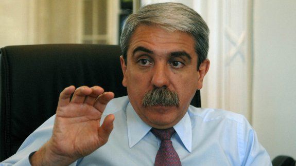 El ex jefe de gabinete del kirchnerismo lo decidirá en mayo.