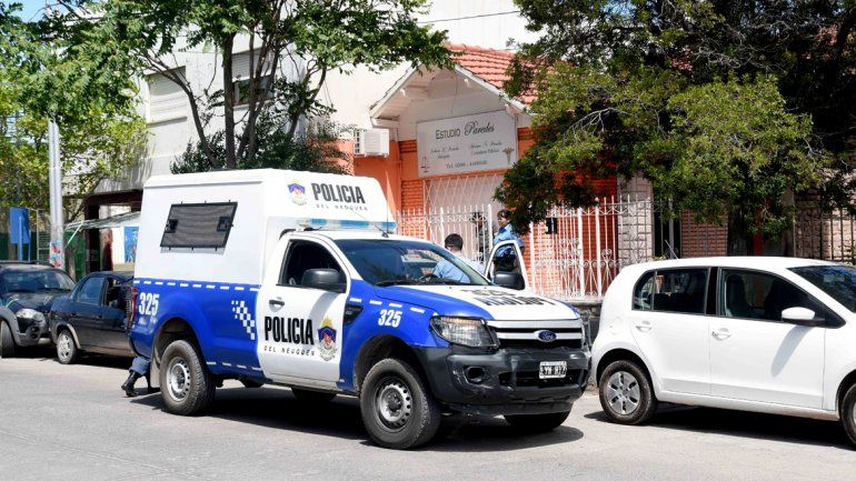 La Policía frente a las oficinas de Misiones al 200