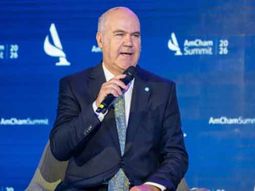 Eliminación de las retenciones: “Es una opinión, no es un dato”, respondió Iraeta, sin retroceder en el fondo del argumento. Eliminación de las retenciones: “Es una opinión, no es un dato”, respondió Iraeta, sin retroceder en el fondo del argumento.