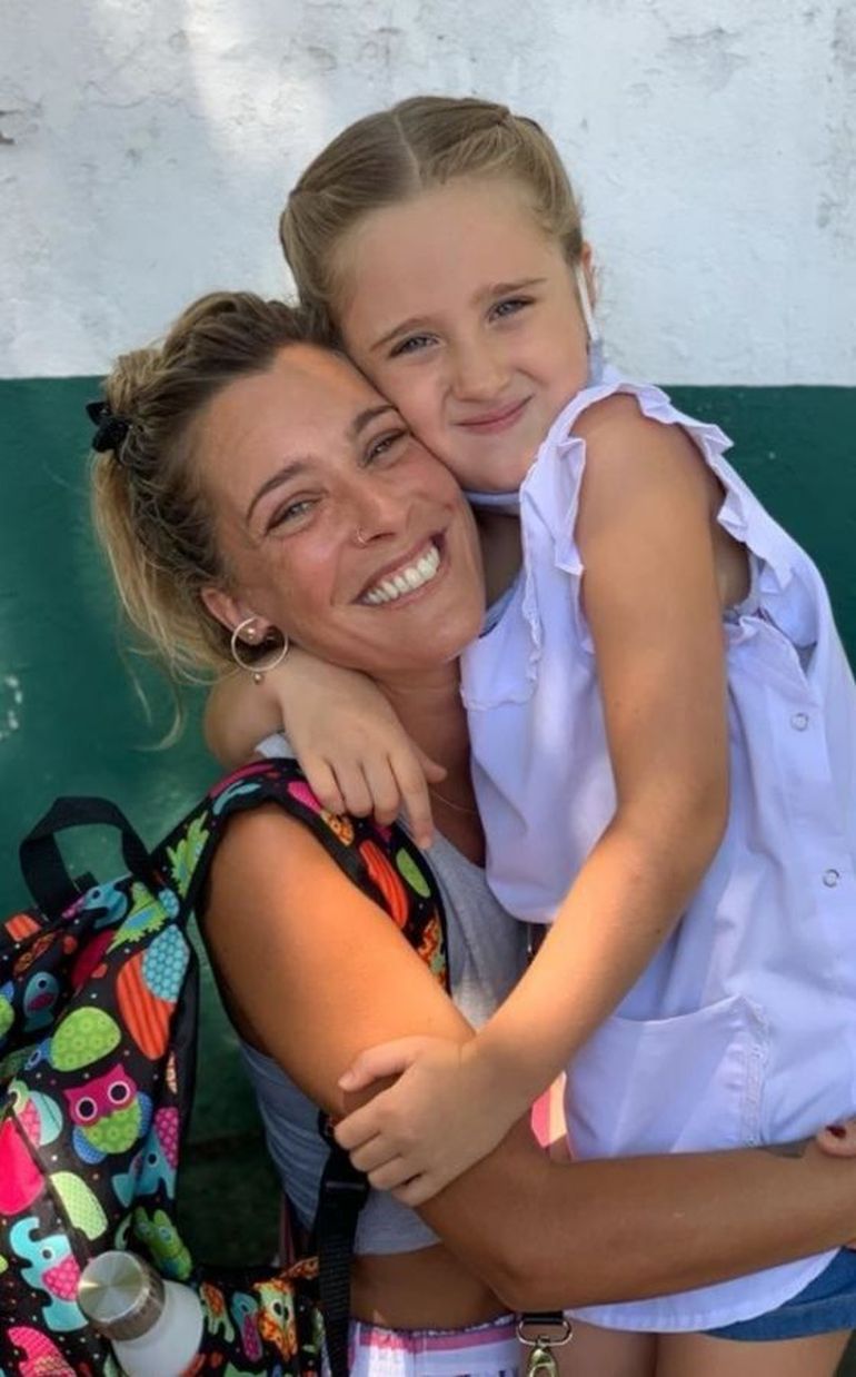 La Chepi retomó su actividad en redes contando que su hija Isabella hizo la promesa a la bandera. La Chepi retomó su actividad en redes contando que su hija Isabella hizo la promesa a la bandera.