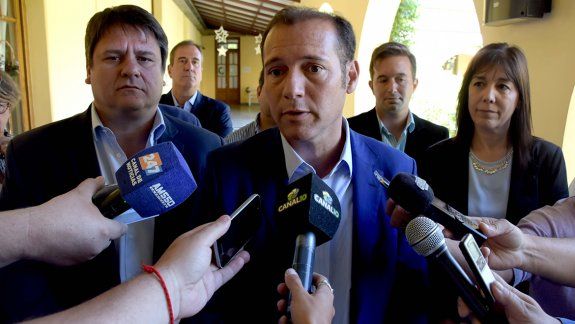 El Gobierno convocó a los gremios a una mesa salarial
