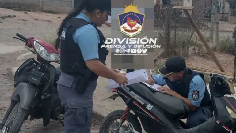 Tres motochorros asaltaron a una mujer y fueron identificados
