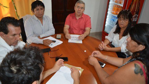 Las autoridades municipales con los representantes de los gremios.&nbsp;