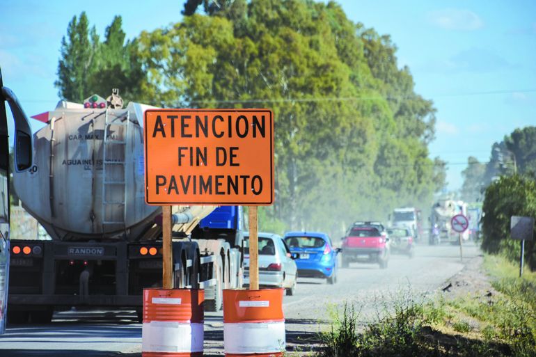 Entre la segunda y tercera rotonda de Centenario está emplazado el paseo. La ruta le quita unos seis metros y se tiene que reformular el proyecto. Entre la segunda y tercera rotonda de Centenario está emplazado el paseo. La ruta le quita unos seis metros y se tiene que reformular el proyecto.