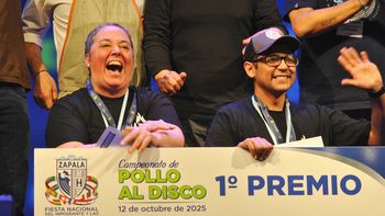 Cinthia Corradini y Ezequiel Fuentes ganaron el Campeonato de Pollo al Disco en Zapala. Cinthia Corradini y Ezequiel Fuentes ganaron el Campeonato de Pollo al Disco en Zapala.
