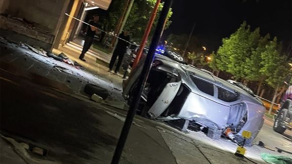 Otro accidente fatal en Cipolletti: chocó contra un edificio y murió