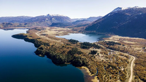 La magestuosidad del lago Ñorquinco. La magestuosidad del lago Ñorquinco.