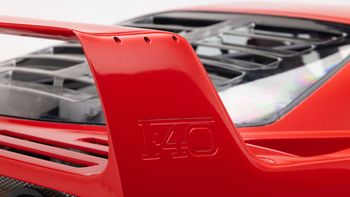 El emblemático alerón trasero de la Ferrari F40. El emblemático alerón trasero de la Ferrari F40.