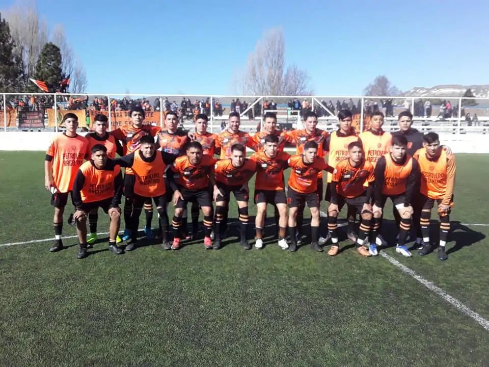 Petrolero le ganó 3 a 1 a Cumbre y se metió en cuartos de final (299deportes.com)
