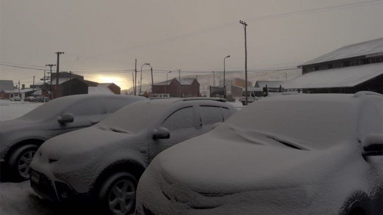 Cayó la primera nevada sobre Caviahue y el volcán Copahue