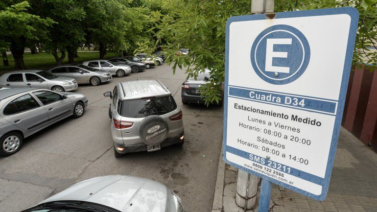 Estacionar en Neuquén: ordenanzas y nuevas playas para albergar a miles de autos en el centro