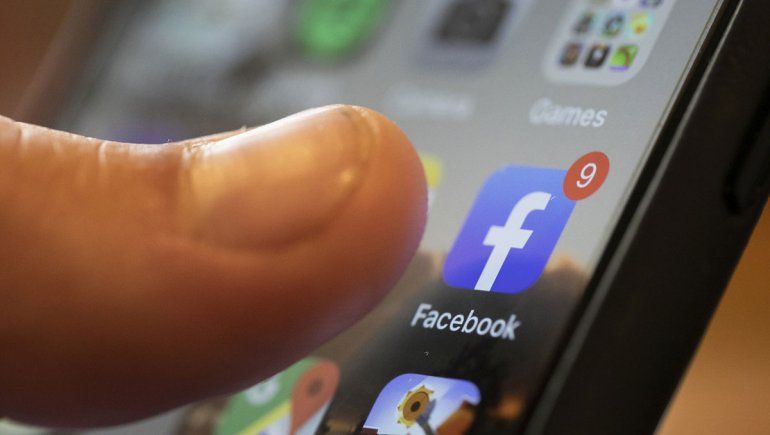 Facebook reina entre las aplicaciones más bajadas de la década