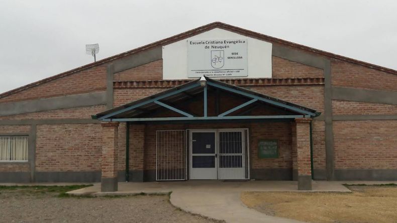 Administrativa de un colegio evangélico cobraba las cuotas en su cuenta y la acusaron por estafa | LM Neuquen Administrativa de un colegio evangélico cobraba las cuotas en su cuenta y la acusaron por estafa