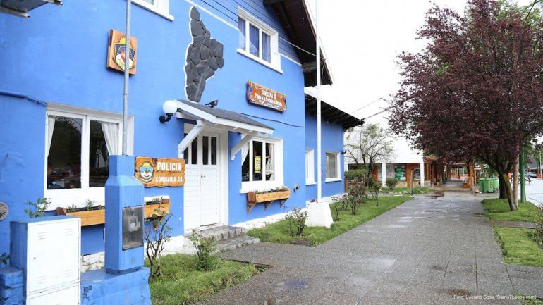 Entró a su casa y encontró a un empleado municipal desnudo dentro de un placard