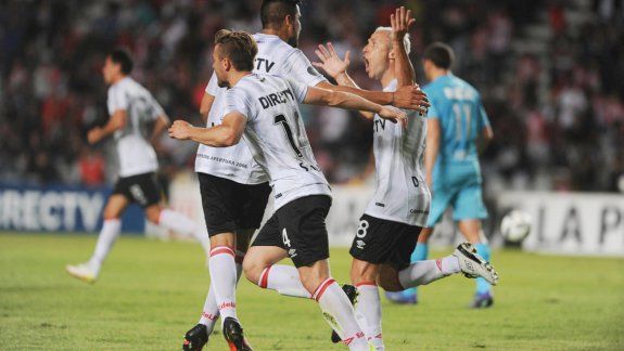 En un partidazo, Estudiantes lo dio vuelta en la última jugada. Beligoy tuvo otro polémico arbitraje.