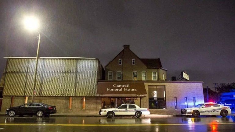 Entró drogado a una iglesia y se desnudó ante todos