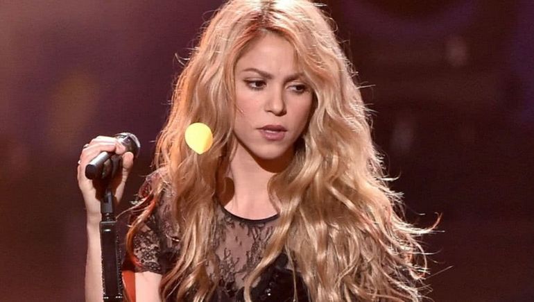 Shakira y su nuevo amor surfeando en playas españolas