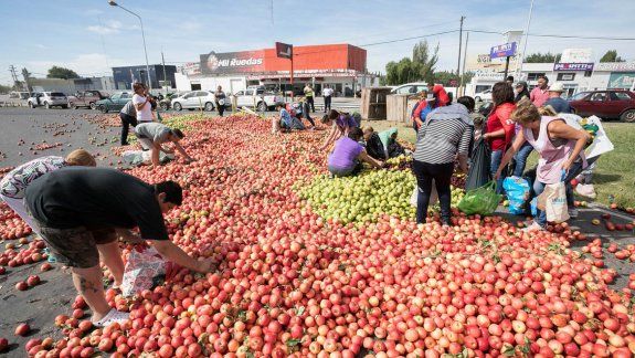 plaza de mayo: productores del alto valle se preparan para el frutazo