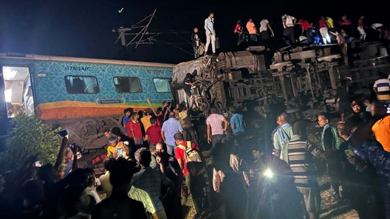 Más de un centenar de muertos en un accidente de tren en India