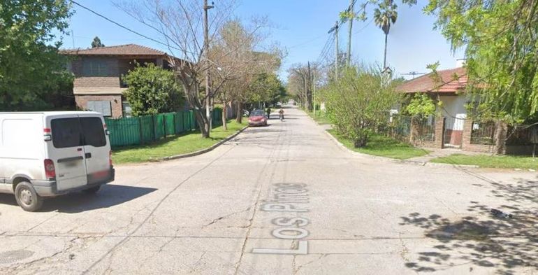 Calle Alem y Los Pinos, en la localidad de Tristán Suárez, donde se encuentra la casa de la mujer hallada muerta y semienterrada.