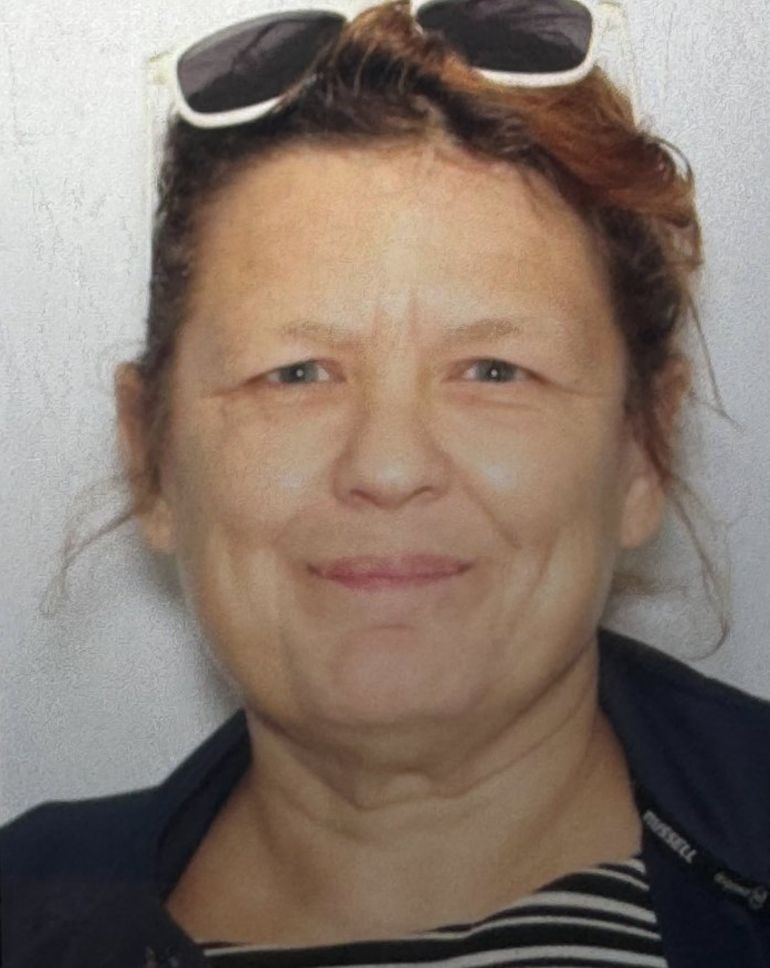 La mujer que llevaba el mapache en su auto tenía una orden de arresto activa y su licencia de conducir estaba suspendida. La mujer que llevaba el mapache en su auto tenía una orden de arresto activa y su licencia de conducir estaba suspendida.