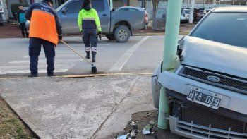 se incrusto contra un poste en la rotonda de mengelle se incrusto contra un poste en la rotonda de mengelle