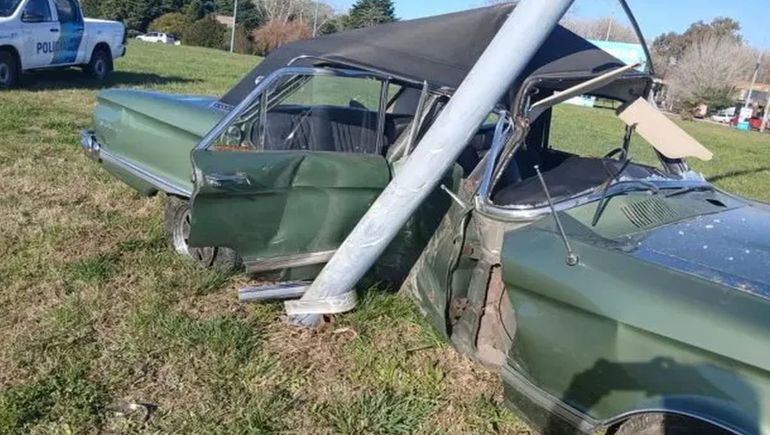 El accidente movilizó a las autoridades locales mientras el fanático de autos antiguos volvía a Mar del Plata tras comprar un Falcon 1972.