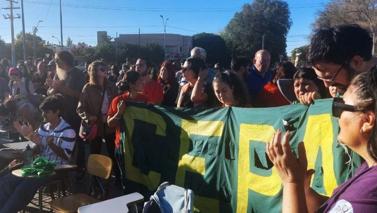 Juan Caliani militó en la Cepa durante su etapa de estudiante en General Roca. Juan Caliani militó en la Cepa durante su etapa de estudiante en General Roca.