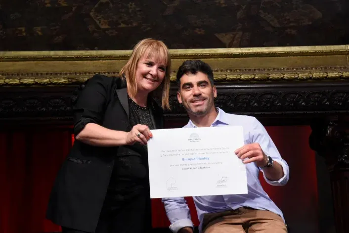 Enrique Plantey al recibir su reconocimiento en el Congreso. Gentileza. Enrique Plantey al recibir su reconocimiento en el Congreso. Gentileza.