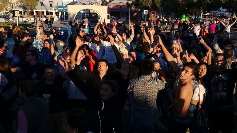 Una multitud recibió el 2018 en Las Grutas