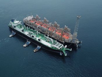 La unidad FLNG Hilli Episeyo tiene una capacidad nominal de 2,45 millones de toneladas por año. La unidad FLNG Hilli Episeyo tiene una capacidad nominal de 2,45 millones de toneladas por año.